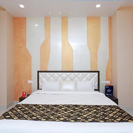 Oyo 10360 Hotel Grand Manoranjan Горакхпур Екстер'єр фото